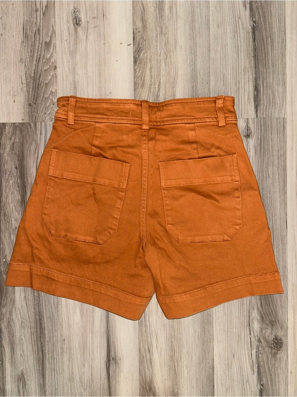 Everlane High-Rise Women's Shorts in Burnt Orange - Picture 2 of 3